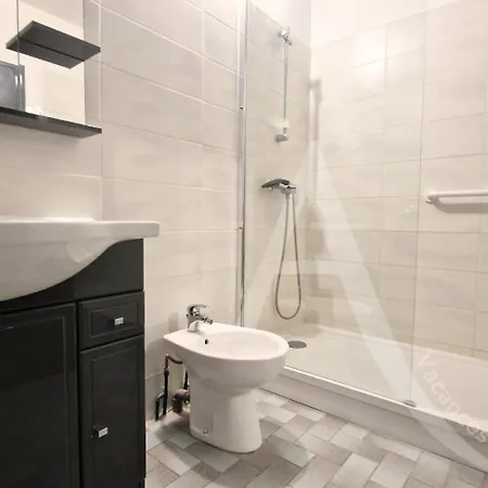 011 Grand T3 Lumineux Vue Et Clim Lejlighed